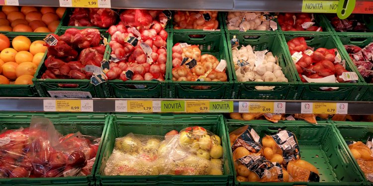 Prezzo frutta, i produttori lavorano sotto costo