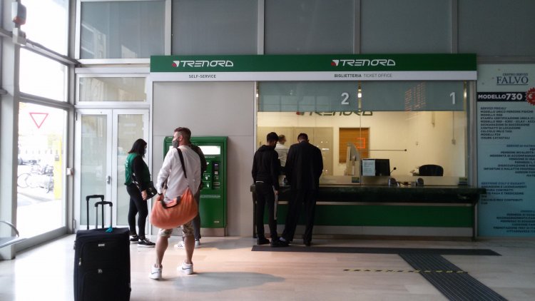 Trenord, riaperta la biglietteria nella stazione ferroviaria di Bergamo.