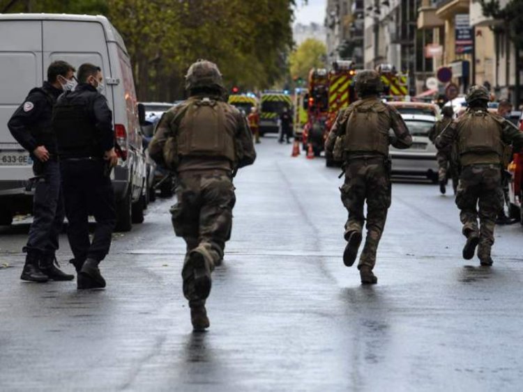 Parigi: 4 feriti in un attacco vicino all'ex sede di Charlie Hebdo
