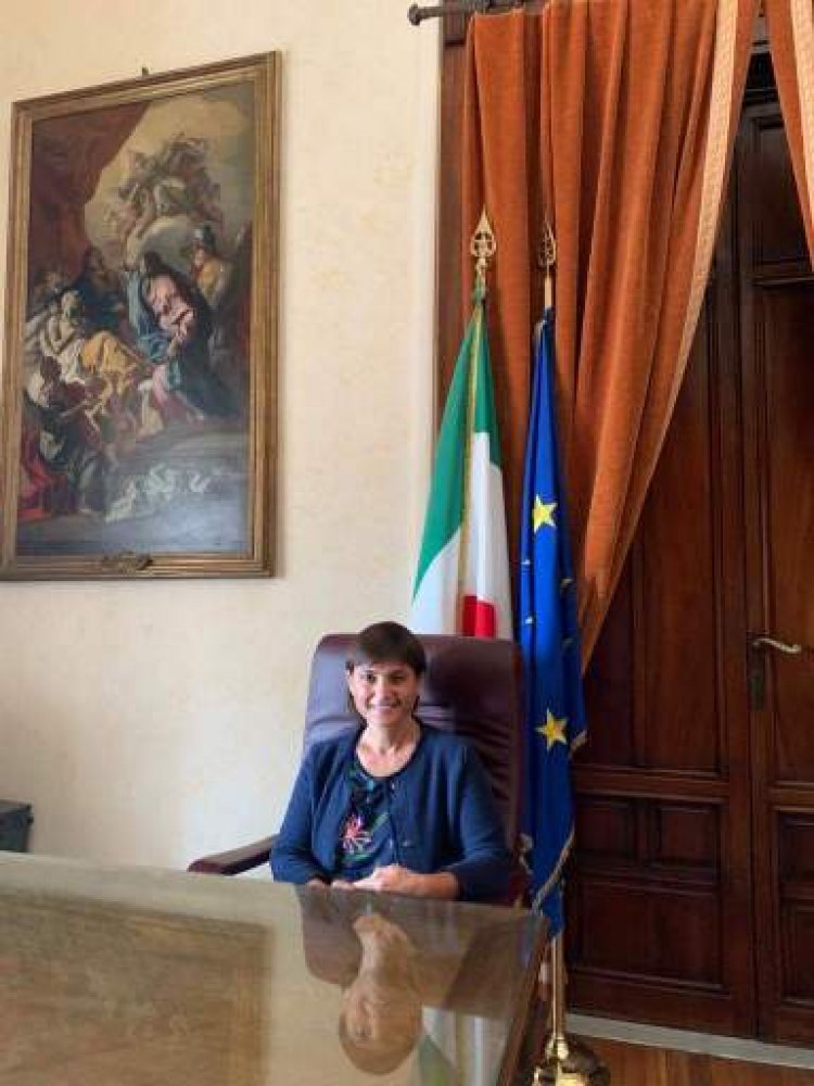Debora Serracchiani, si gioca anche in Italia il rimpallo tra “governatori”
