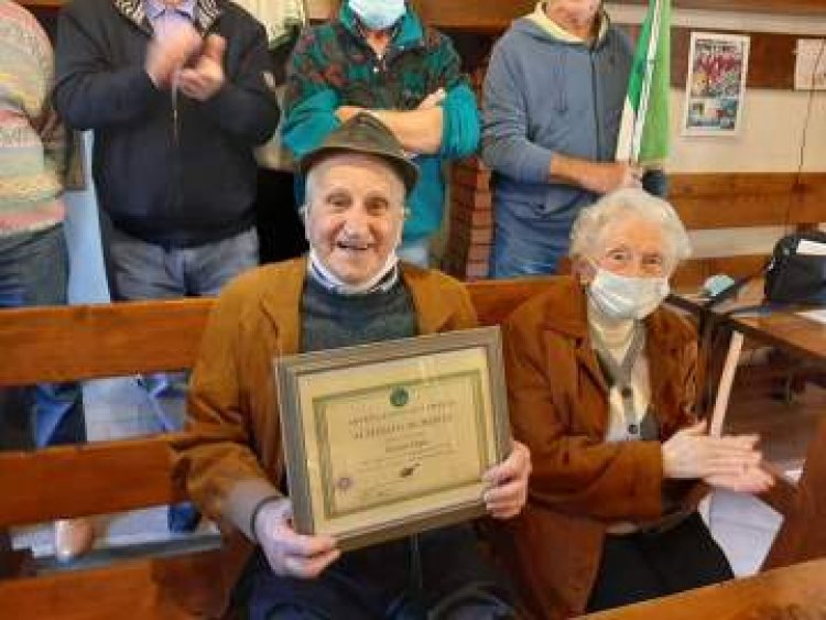 Gemonio (VA), gli Alpini festeggiano Luciano Orgia
