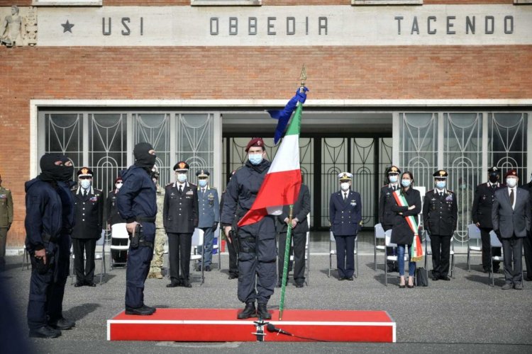 Livorno, consegna della Bandiera di Guerra, presente Nistri