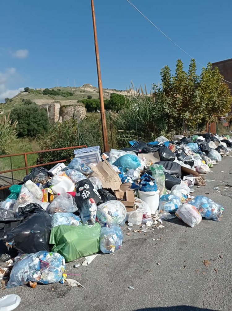 Palizzi (RC)  protesta contro i rifiuti