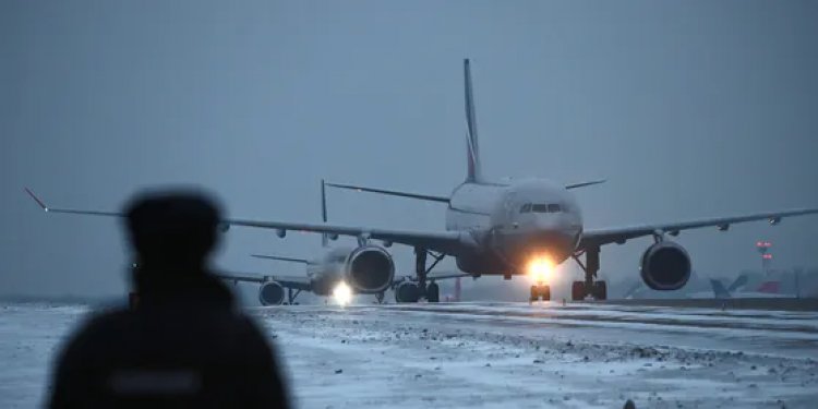 Mosca, aereo fallisce atterraggio,terrore tra i passeggeri            