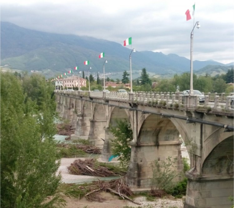 Treviso: è morta gettandosi dal Ponte di Vidor con in braccio il figlio