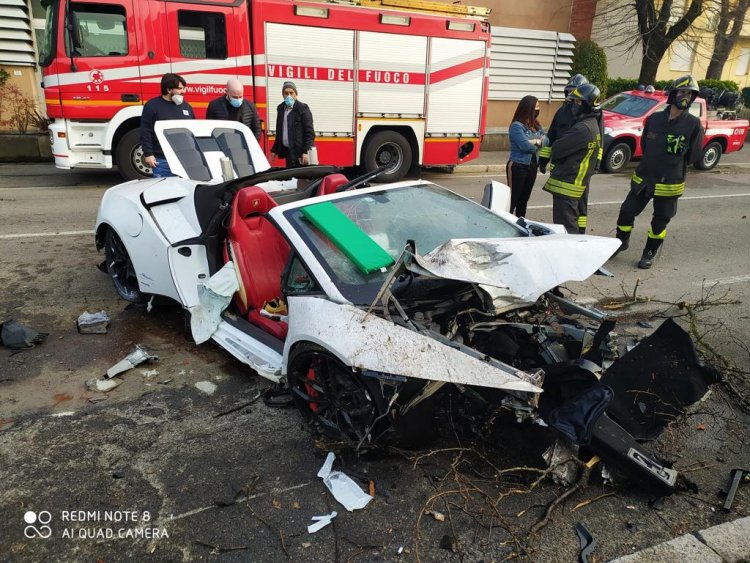 Lamborghini a noleggio distrutta nell’incidente
