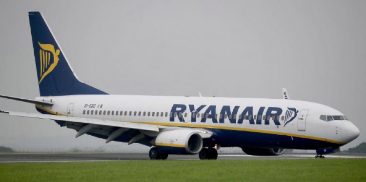 Volo Ryanair tarda di 12 ore, condannata