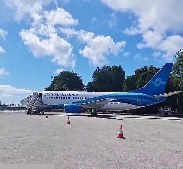 Boeing 737 della Nauru costretto ad atterraggio di emergenza per incendio motore.