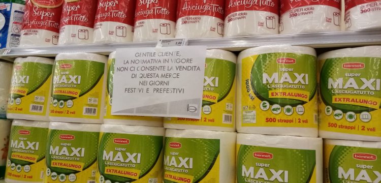 Governo ridicolo carta igienica, divieto nei festivi nei supermercati