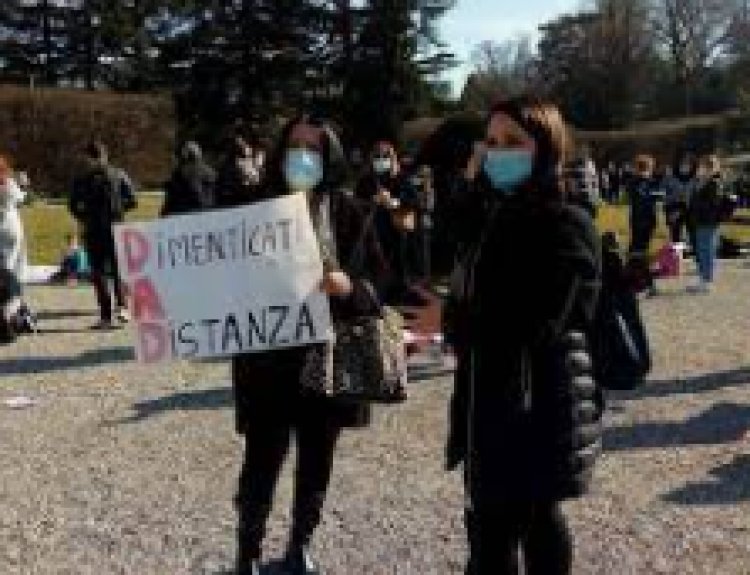 Manifestazione di Scuola in Presenza