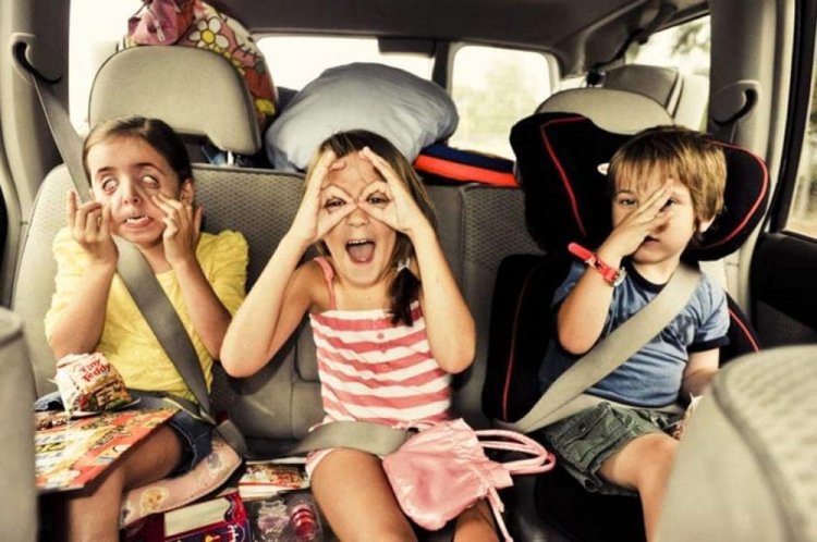 Intrattenere i bambini durante i viaggi in auto, i metodi più efficaci