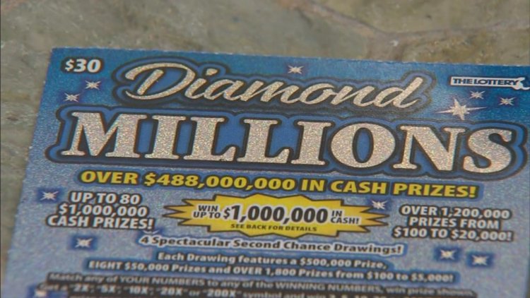 USA: trova biglietto vincente lotteria da un milione e lo restituisce a chi l'aveva buttato.
