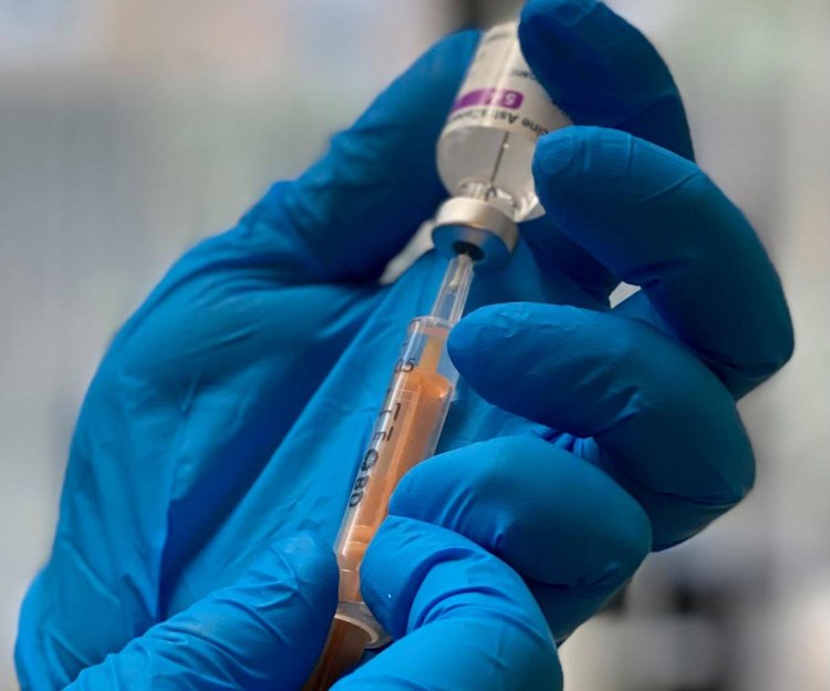 Germania, i ricercatori di Ulm trovano impurità nel vaccino Astrazeneca.