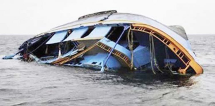 Nigeria, barca fluviale con 160 persone a bordo affondata nel fiume Niger: 140 morti.