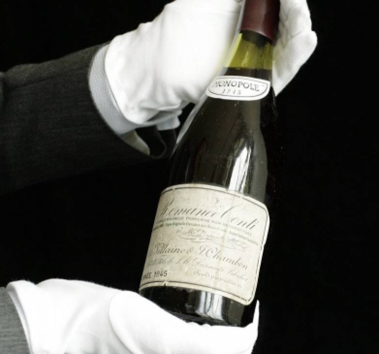 Maxi cifra record per una bottiglia di vino venduta di proprietà Pinchiorri di Firenze.