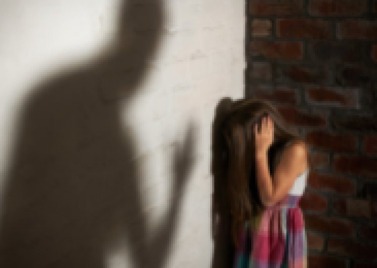 Ariano Irpino (AV). Abusi sessuali su una bambina di 11 anni, arrestato patrigno pedofilo.