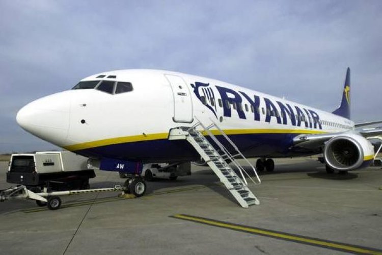 Evacuato aereo Ryanair: clandestino si chiude nel bagno dell’aereo
