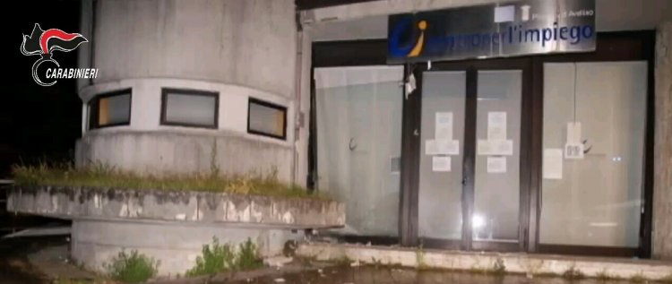 Avellino, arrestati due sospettati dell'attentato al Centro Impiego