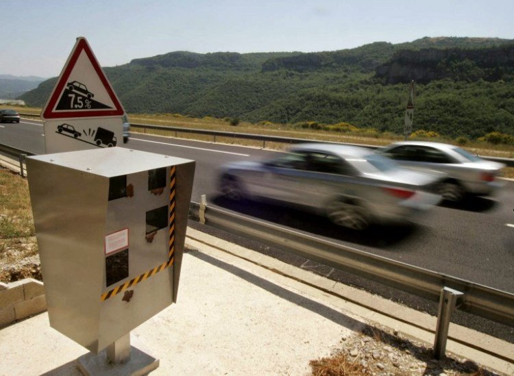 Sicurezza stradale. Verso il blocco di tutti gli autovelox in Francia?