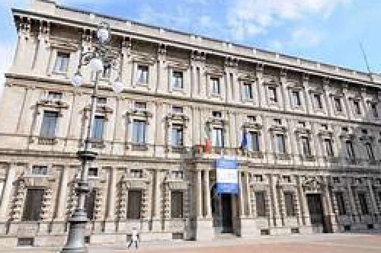 Milano. L'Ufficio Anagrafe-Stato Civile di Milano non registra i divorzi.